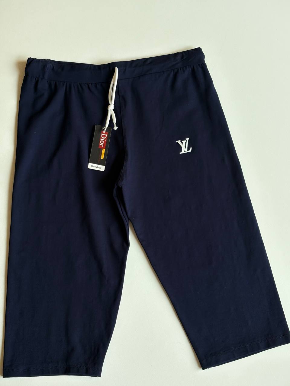 شلوارک زنانه مناسب برای فعالیت های ورزشی. کژوال و تابستانی