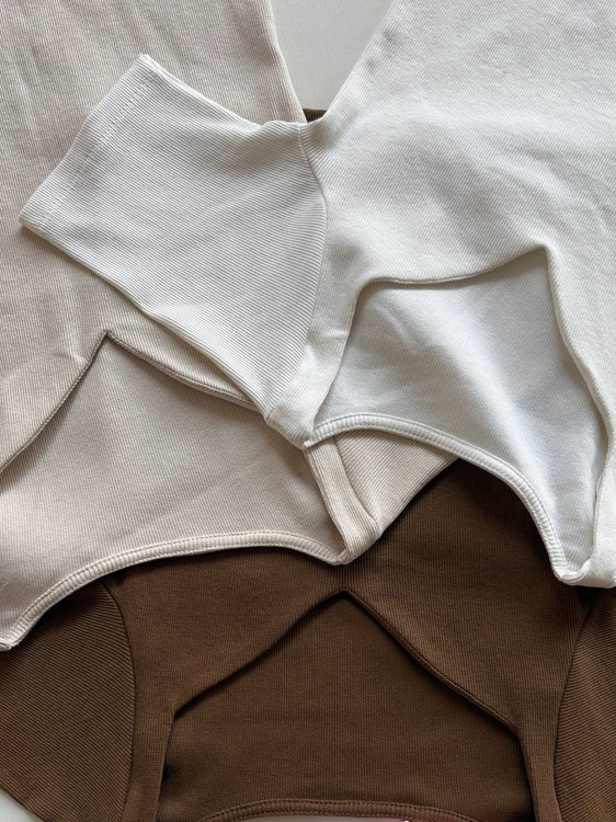 خرید انلاین تیشرت کراپ یقه دلبری طراحی خاص و راحت