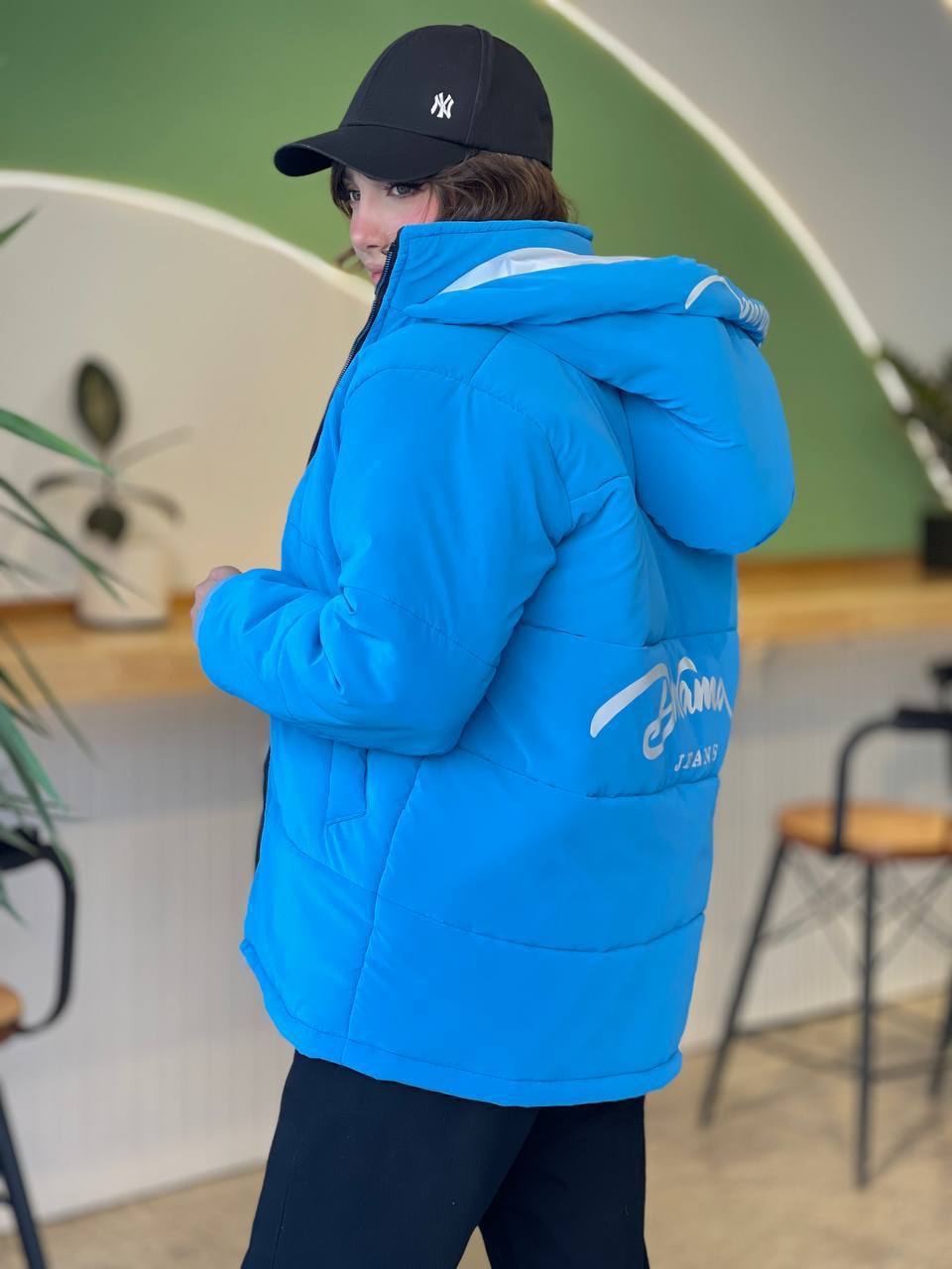 کاپشن زنانه کلاه دار اسپرت پشت چاپ دار انگلیسی